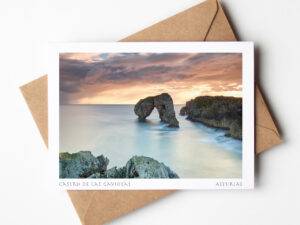 Postal impresa en papel fine Art mate, de un amanecer en el Castro de Las Gaviotas, en Llanes