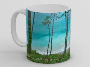 Taza de cerámica, con fotografía de la playa de Oleiros en Cudillero