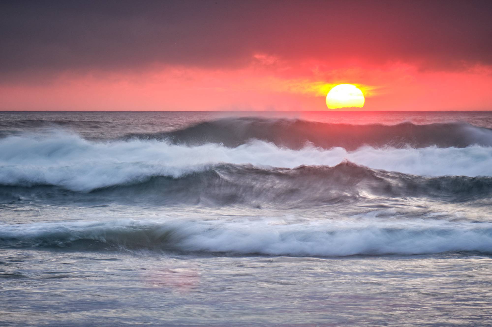 Cuadro fotográfico de un atardecer en la playa de Salinas, en Castrillón, perfecto para decorar o regalar.